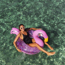 🦩✨ Boia Inflável Flamingo com Glitter Holográfico Gigante – PoolCandy